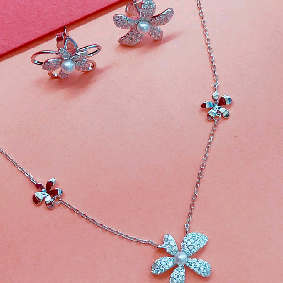 Dainty Silver Flower Pendant Set 